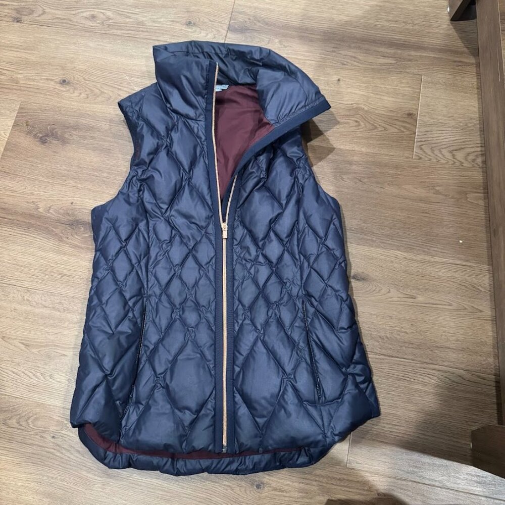 Athleta Navy Puffer Vest Size Small - Picture 4 of 5